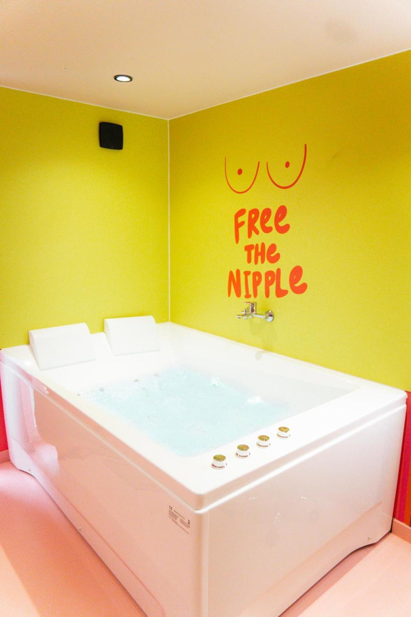 Capsule Girl Power Spa - Balneo - Sauna - Karaoke - Billard - 2 Chambres Шарлеруа Экстерьер фото