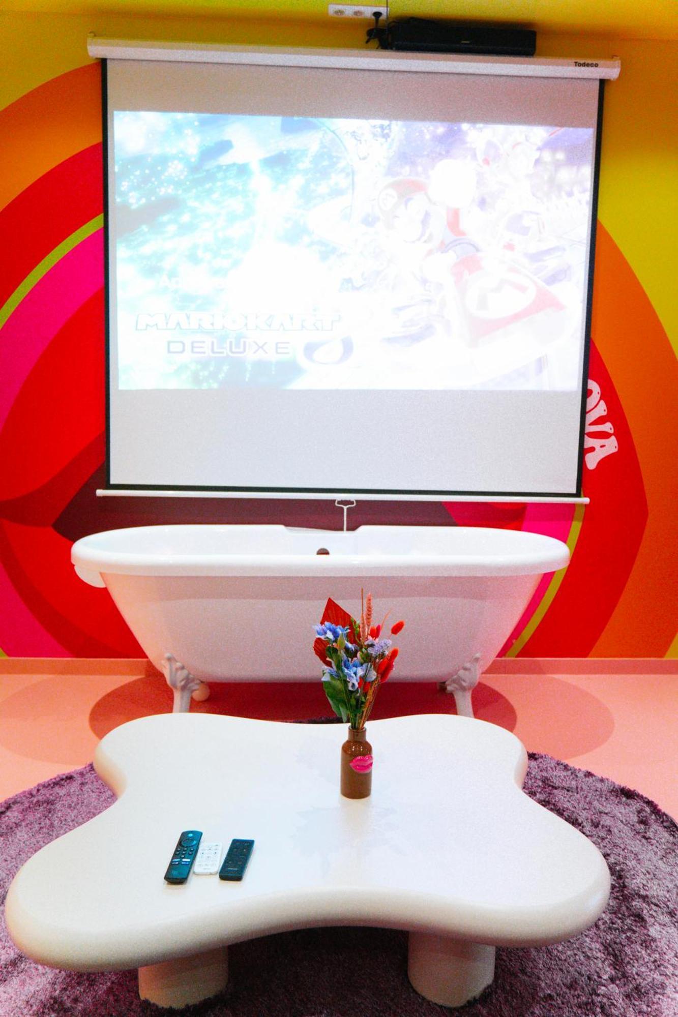 Capsule Girl Power Spa - Balneo - Sauna - Karaoke - Billard - 2 Chambres Шарлеруа Экстерьер фото