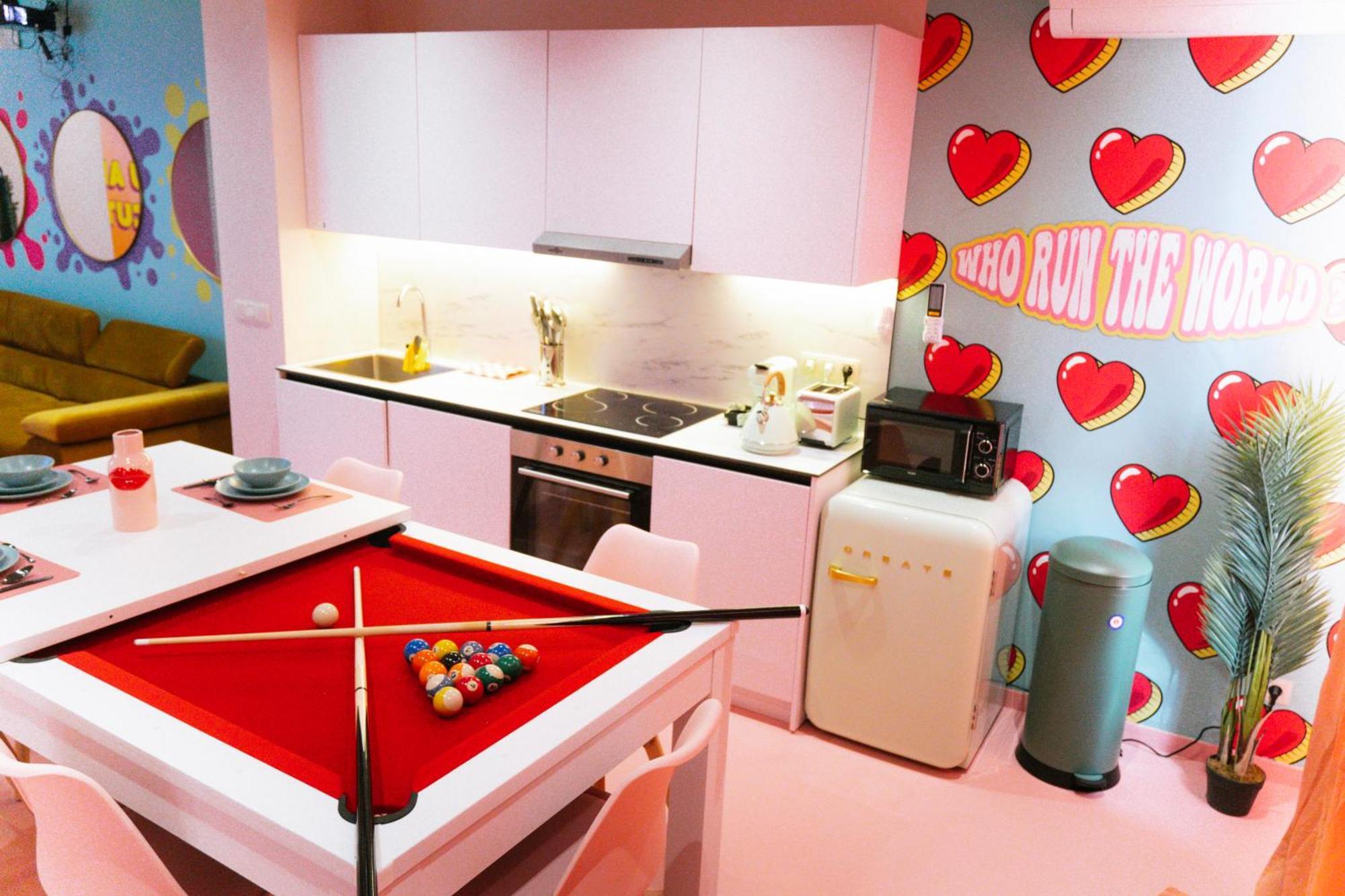 Capsule Girl Power Spa - Balneo - Sauna - Karaoke - Billard - 2 Chambres Шарлеруа Экстерьер фото
