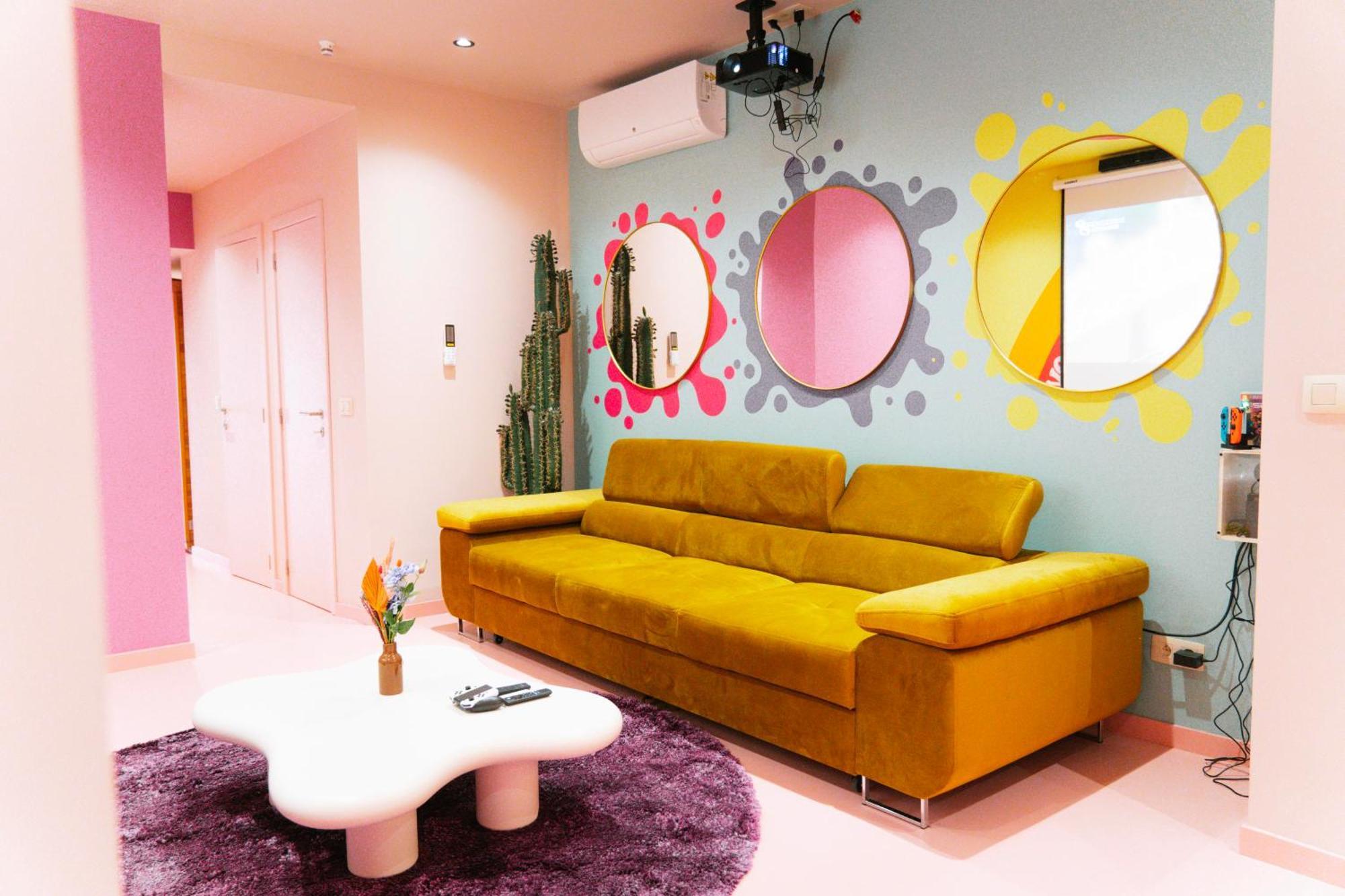 Capsule Girl Power Spa - Balneo - Sauna - Karaoke - Billard - 2 Chambres Шарлеруа Экстерьер фото