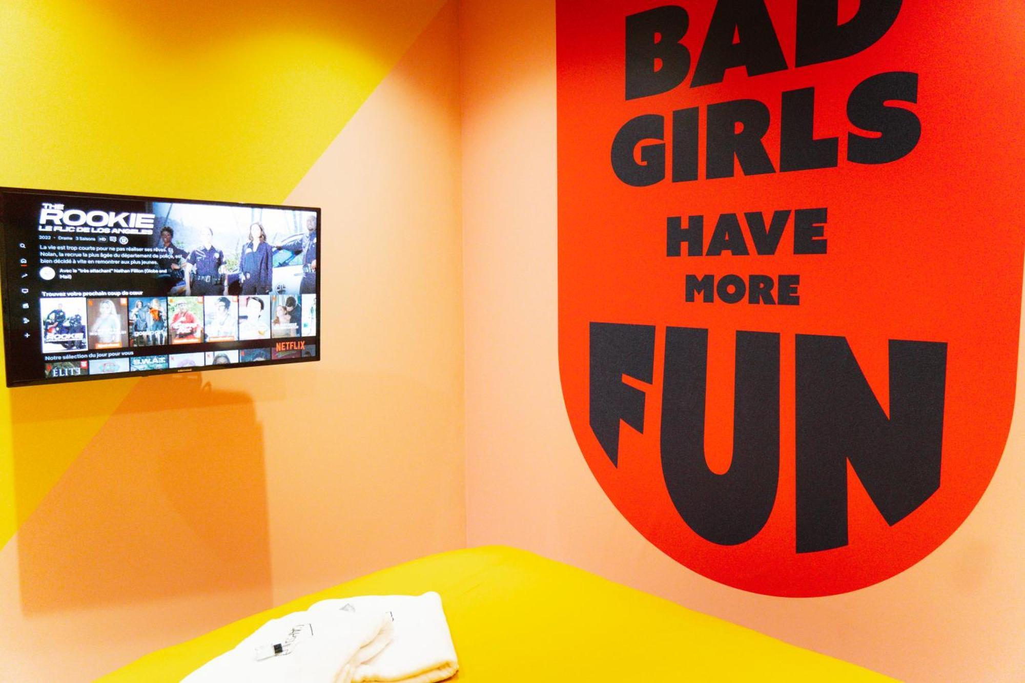 Capsule Girl Power Spa - Balneo - Sauna - Karaoke - Billard - 2 Chambres Шарлеруа Экстерьер фото