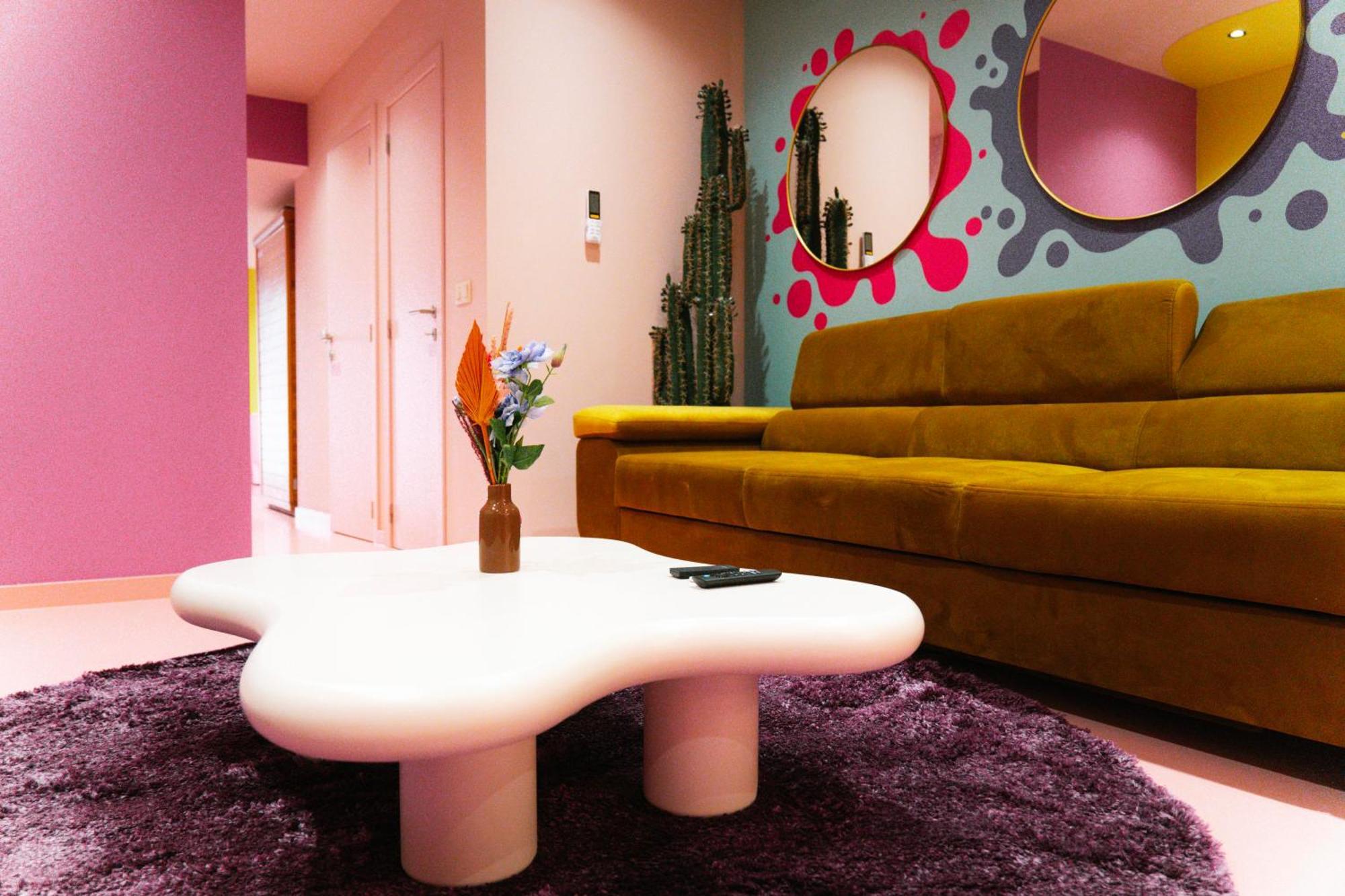 Capsule Girl Power Spa - Balneo - Sauna - Karaoke - Billard - 2 Chambres Шарлеруа Экстерьер фото