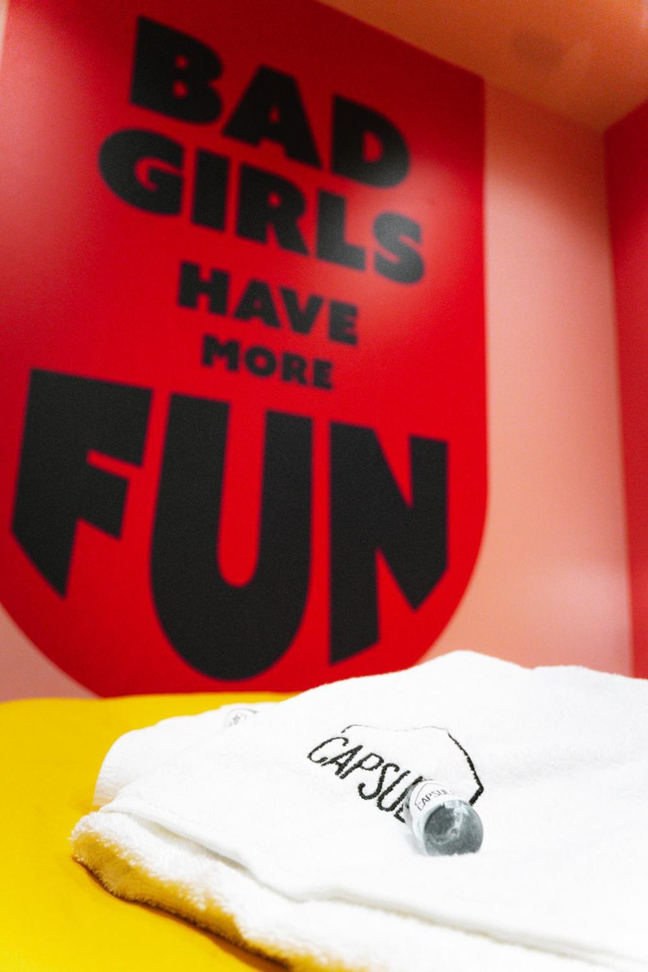 Capsule Girl Power Spa - Balneo - Sauna - Karaoke - Billard - 2 Chambres Шарлеруа Экстерьер фото