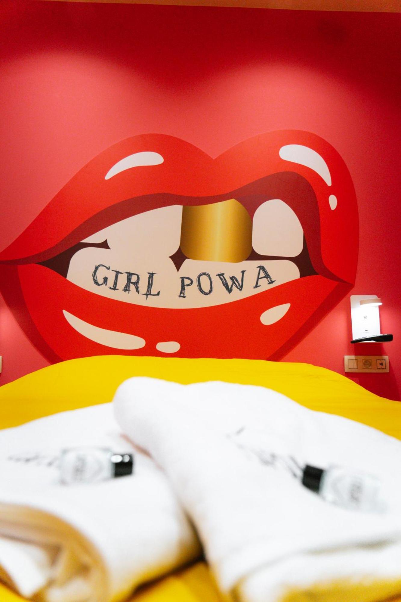 Capsule Girl Power Spa - Balneo - Sauna - Karaoke - Billard - 2 Chambres Шарлеруа Экстерьер фото