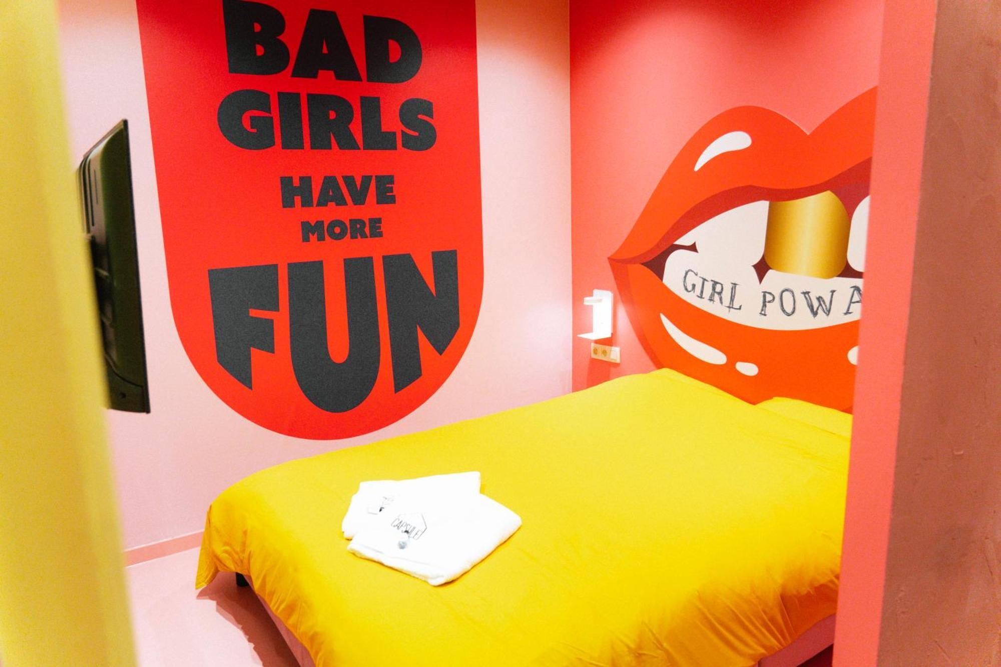 Capsule Girl Power Spa - Balneo - Sauna - Karaoke - Billard - 2 Chambres Шарлеруа Экстерьер фото